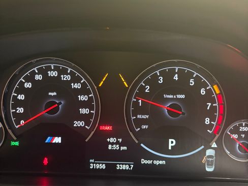 Used 2018 BMW M4 Convertible RWD image 4