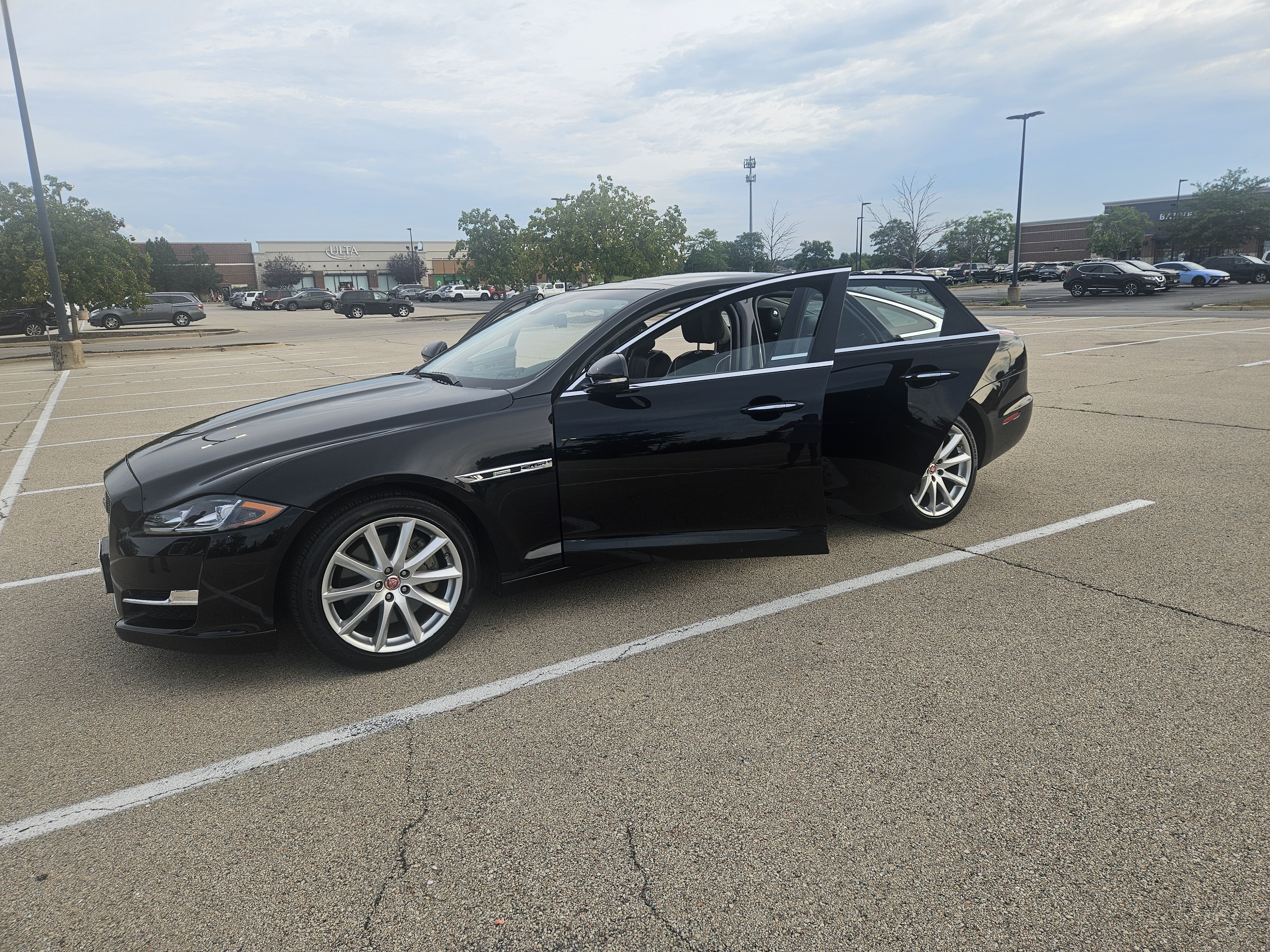 Used 2016 Jaguar XJ R-Sport RWD image 7