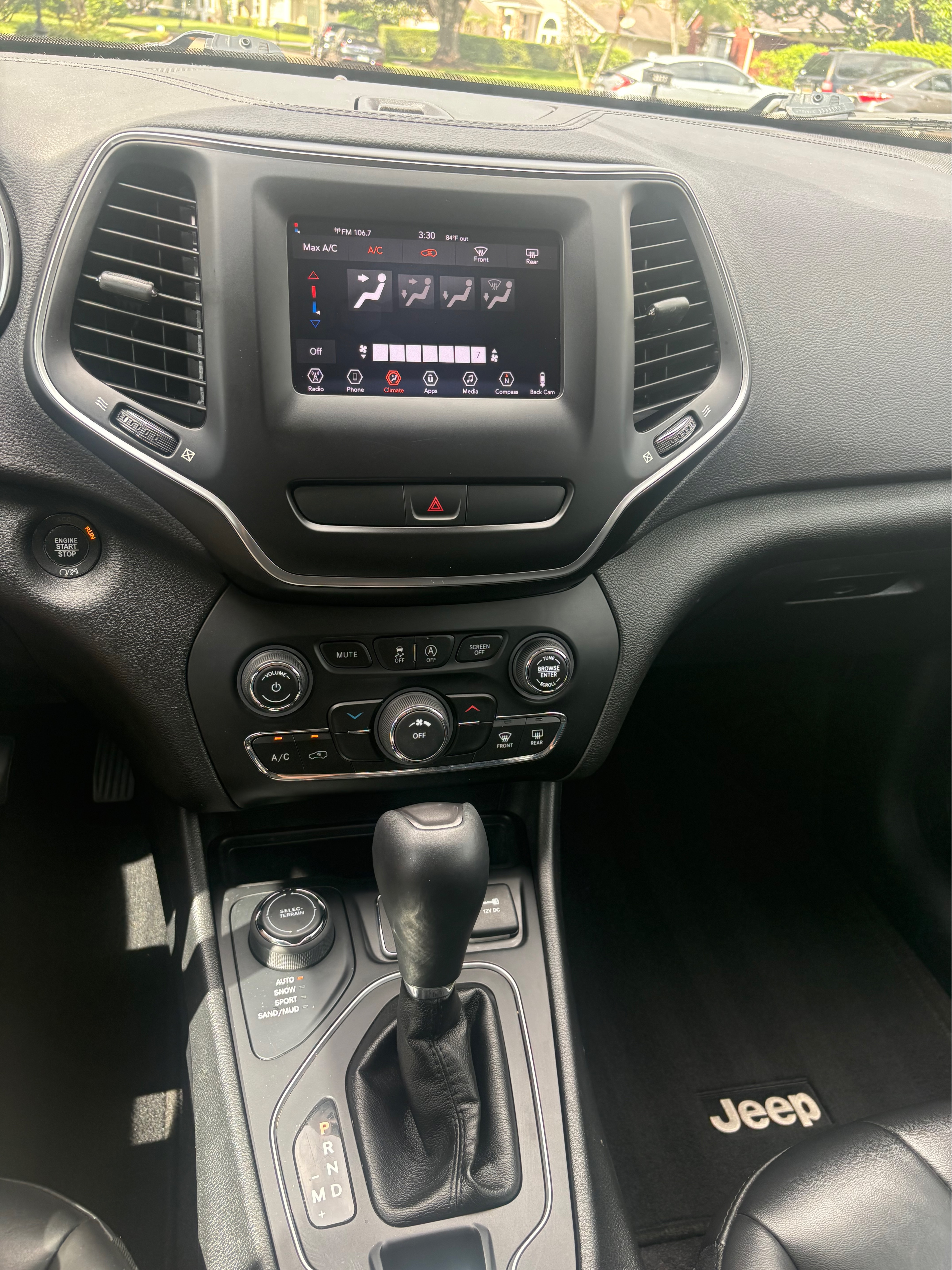 Used 2019 Jeep Cherokee Latitude Plus w/ Trailer Tow Group AWD/4WD image 9