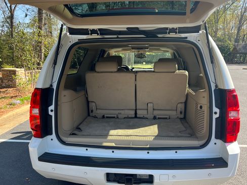 Used 2009 Chevrolet Suburban LT image 23