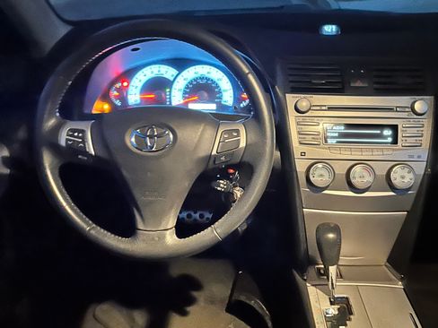 Used 2010 Toyota Camry SE image 16