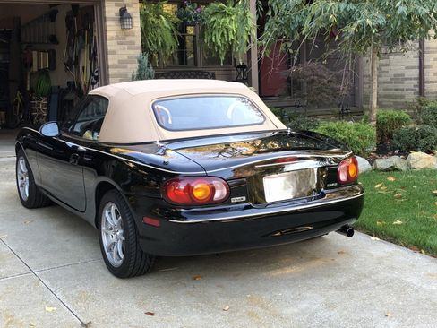 Used 1999 MAZDA MX-5 Miata image 2
