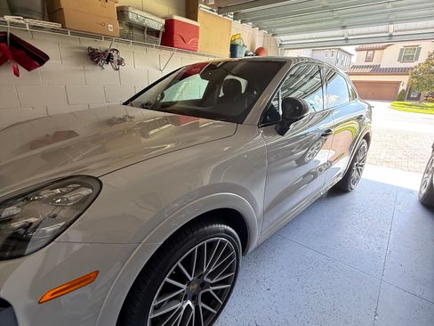 Used 2022 Porsche Cayenne Platinum Edition image 6