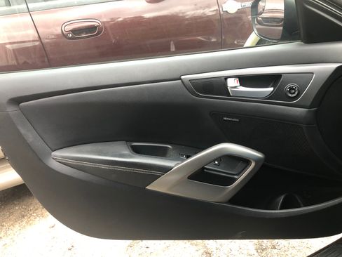 Used 2016 Hyundai Veloster Turbo image 10