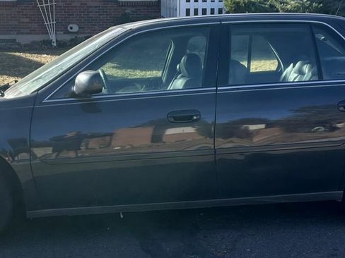 Used 2001 Cadillac De Ville Sedan w/ Comfort/Convenience Pkg image 18