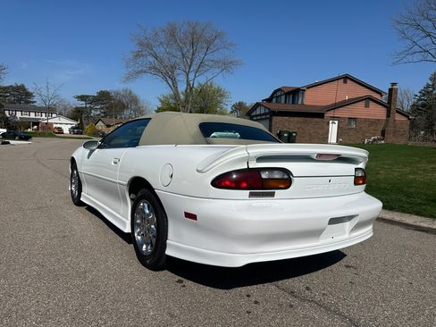 Used 2001 Chevrolet Camaro LT w/ Sport Appearance Pkg image 2