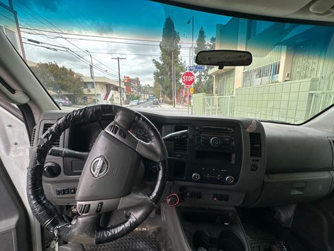 Used 2013 Nissan NV 2500 SV w/ Side Curtain Airbag Pkg image 8