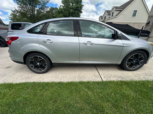Used 2012 Ford Focus SE w/ SE Sport Pkg FWD image 6