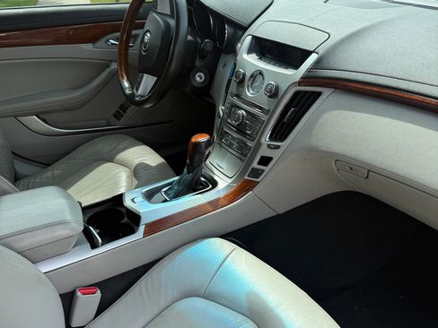 Used 2010 Cadillac CTS Luxury image 9