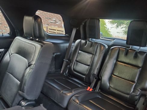 Used 2018 Ford Explorer Limited image 23