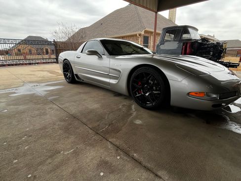 Used 2004 Chevrolet Corvette Z06 w/ Memory Package RWD image 5