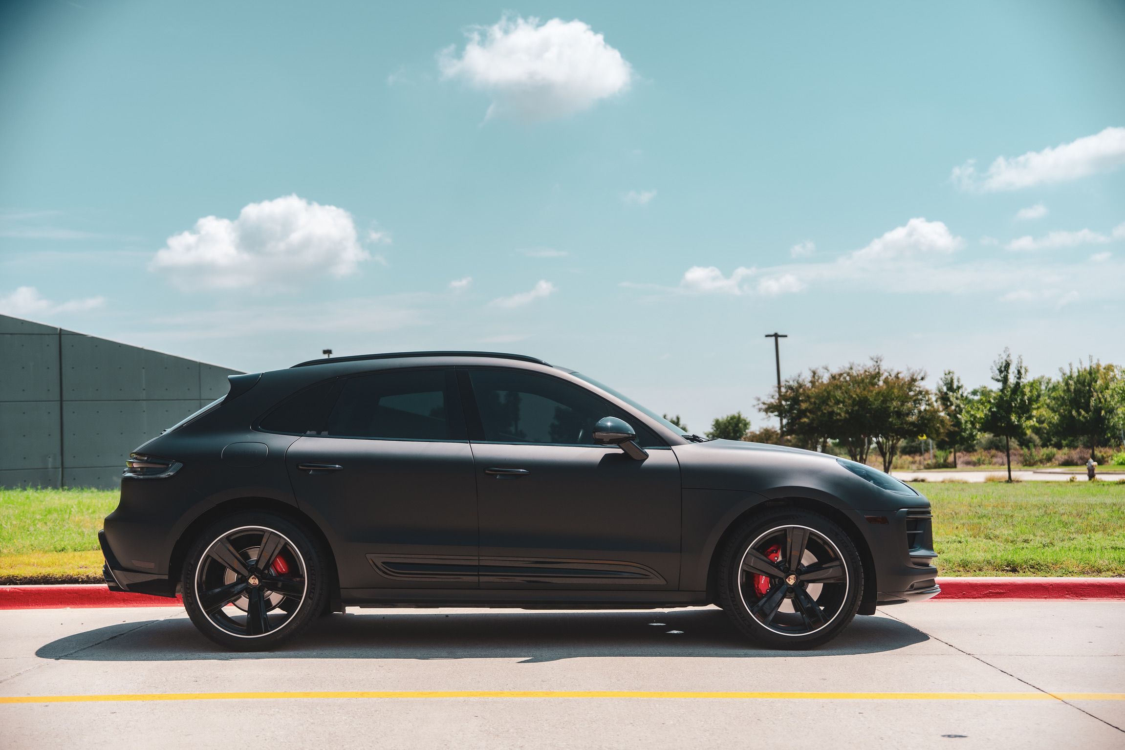 Used 2024 Porsche Macan S AWD/4WD image 2