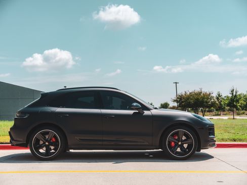 Used 2024 Porsche Macan S AWD/4WD image 2