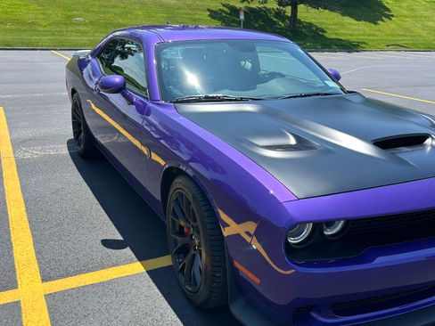 Used 2016 Dodge Challenger SRT Hellcat RWD image 4