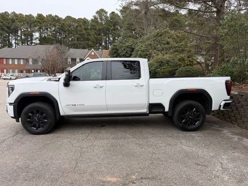 Used 2025 GMC Sierra 2500 AT4 w/ AT4 Premium Plus Package image 1