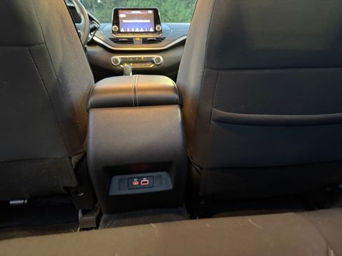 Used 2024 Nissan Altima 2.5 SV image 8