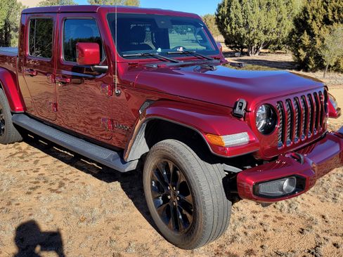 Used 2021 Jeep Gladiator Overland image 5