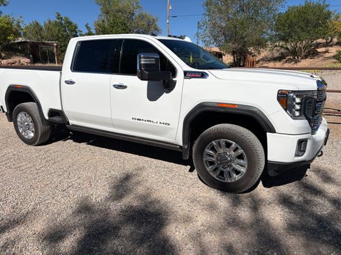Used 2021 GMC Sierra 2500 Denali w/ Denali Ultimate Package AWD/4WD image 17