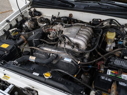 Used 2000 Toyota 4Runner SR5 AWD/4WD image 30