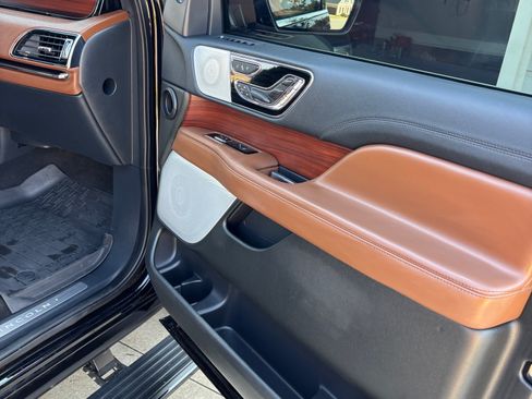 Used 2023 Lincoln Navigator Reserve image 28