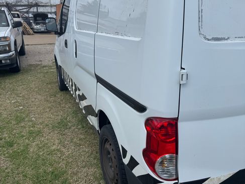 Used 2015 Nissan NV200 SV image 4