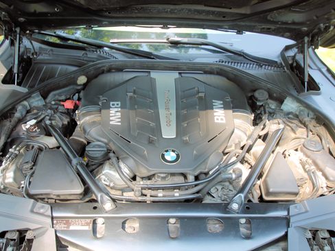 Used 2013 BMW 750Li xDrive AWD/4WD image 11