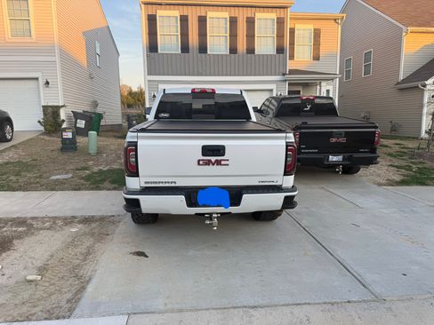 Used 2017 GMC Sierra 1500 Denali w/ Denali Ultimate Package image 4