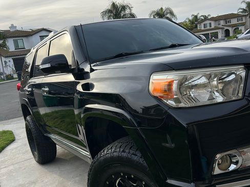 Used 2011 Toyota 4Runner SR5 w/ Convenience Pkg image 4