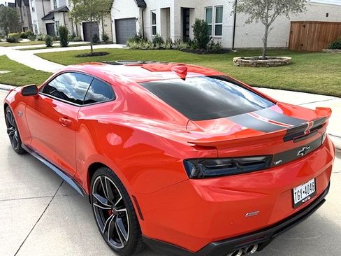 Used 2018 Chevrolet Camaro SS w/ Hot Wheels Edition image 10