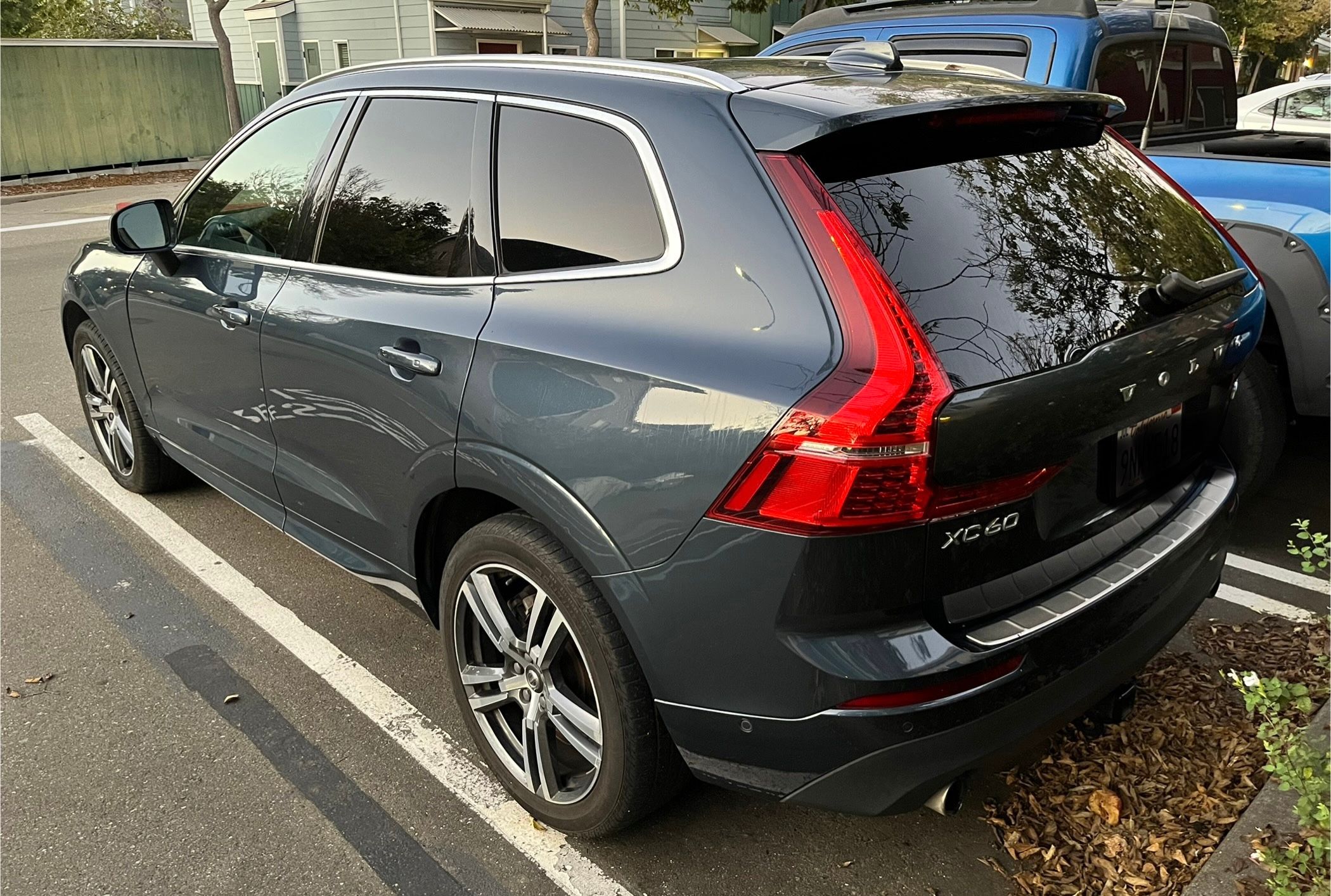 Used 2019 Volvo XC60 T6 Momentum w/ Advanced Package AWD/4WD image 12