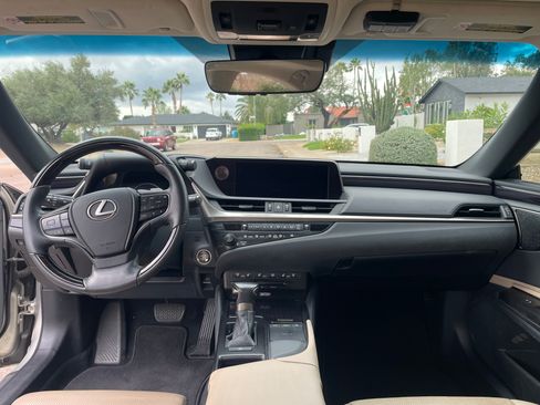 Used 2019 Lexus ES 350 Ultra Luxury image 11