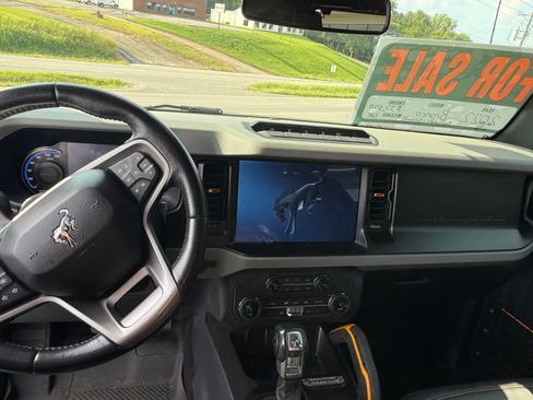 Used 2022 Ford Bronco Badlands w/ Sasquatch Package AWD/4WD image 8