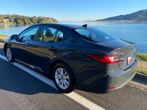 Used 2026 Toyota Camry LE image 11