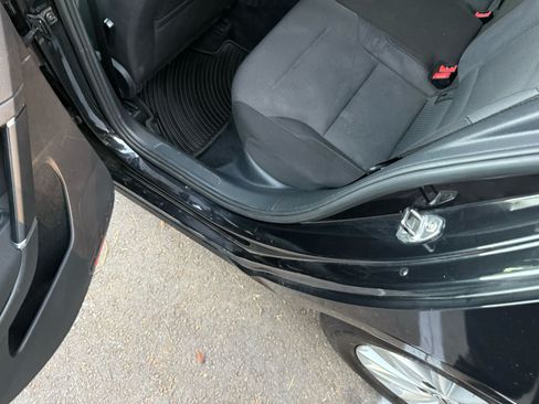 Used 2016 Volkswagen Golf S image 18