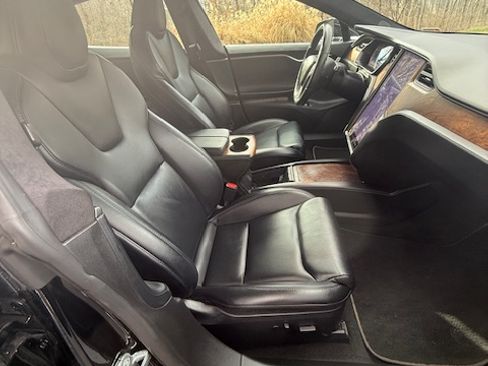 Used 2020 Tesla Model S Long Range Plus image 9