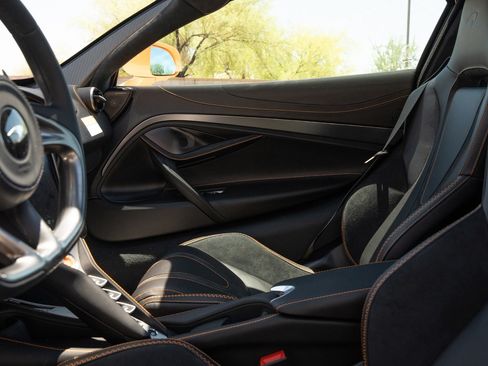 Used 2025 McLaren 750S image 10