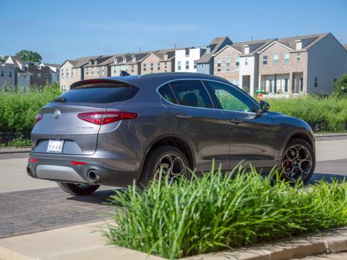 Used 2019 Alfa Romeo Stelvio Ti image 2