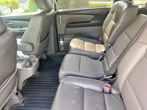 Used 2011 Honda Odyssey Touring Elite image 6