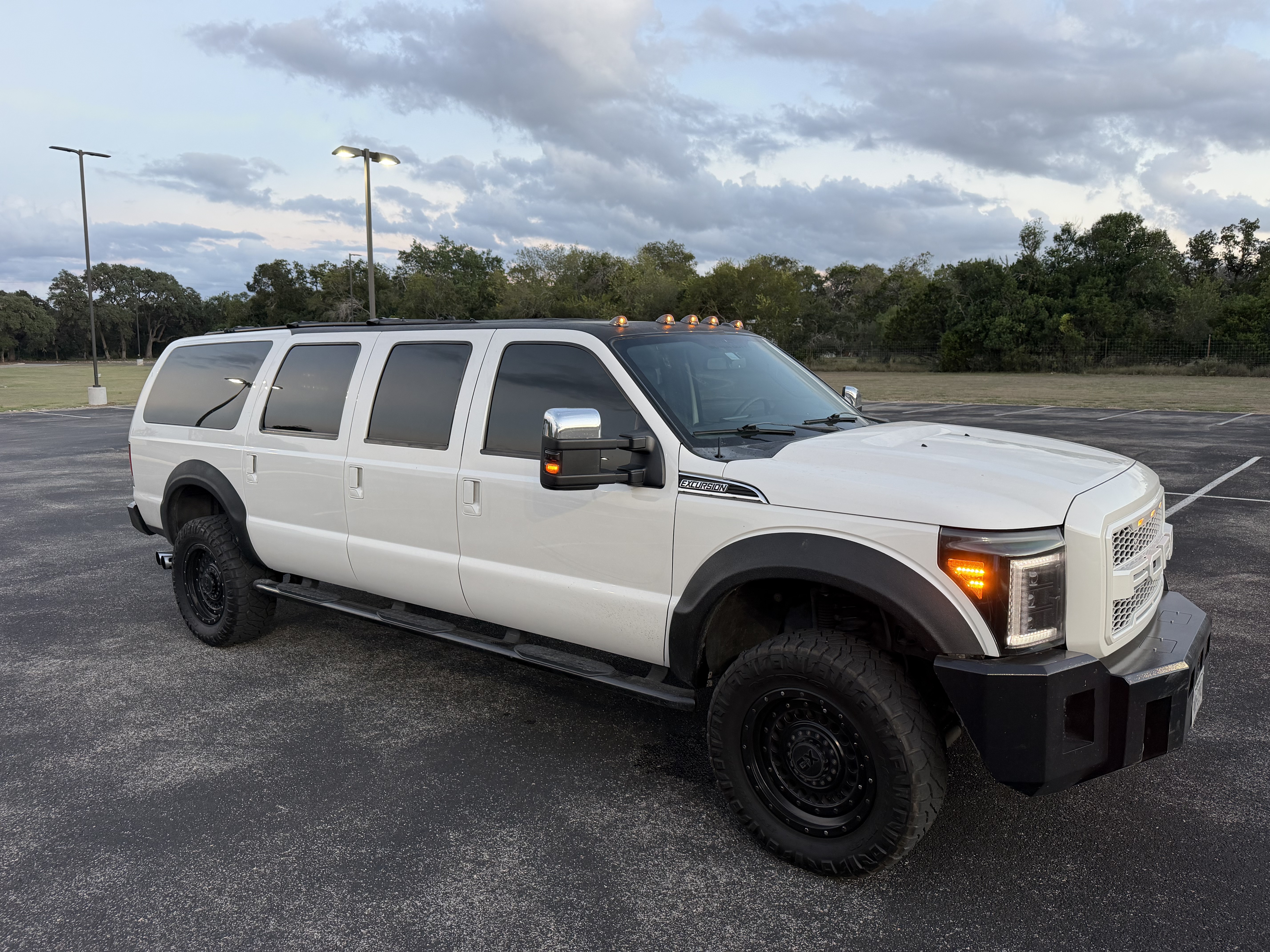 Used 2011 Ford F350 Lariat w/ Lariat Ultimate Pkg AWD/4WD image 1