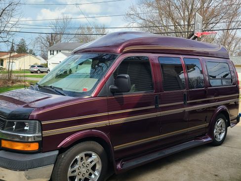 Used 2003 Chevrolet Express 1500 w/ Preferred Equipment Group 4 image 2