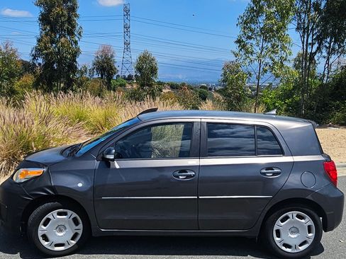 Used 2010 Scion xD FWD image 1