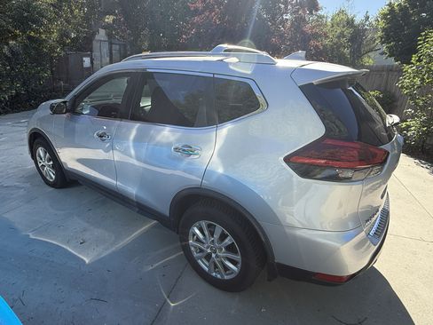 Used 2017 Nissan Rogue SV w/ SV Premium Package AWD/4WD image 8
