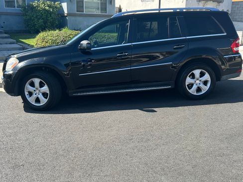Used 2011 Mercedes-Benz GL 450 4MATIC image 2