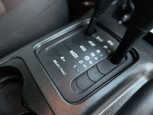 Used 2004 Jeep Grand Cherokee Laredo w/ Convenience Group image 20