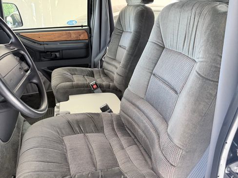 Used 1996 Ford E-150 and Econoline 150 RWD image 20