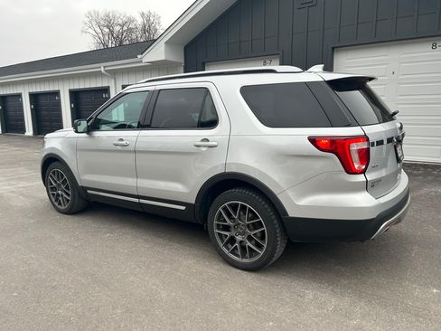 Used 2016 Ford Explorer XLT w/ Equipment Group 202A image 4