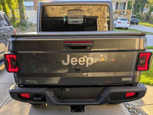 Used 2021 Jeep Gladiator Overland image 6