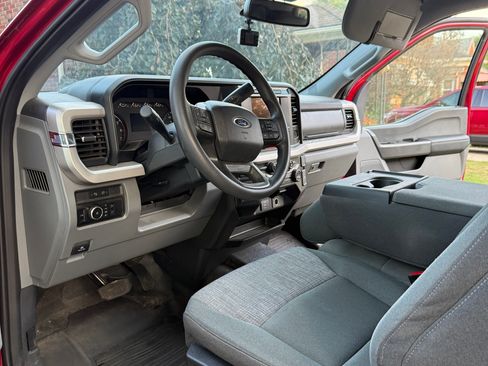 Used 2023 Ford F250 XLT w/ 360-Degree Camera Package AWD/4WD image 4