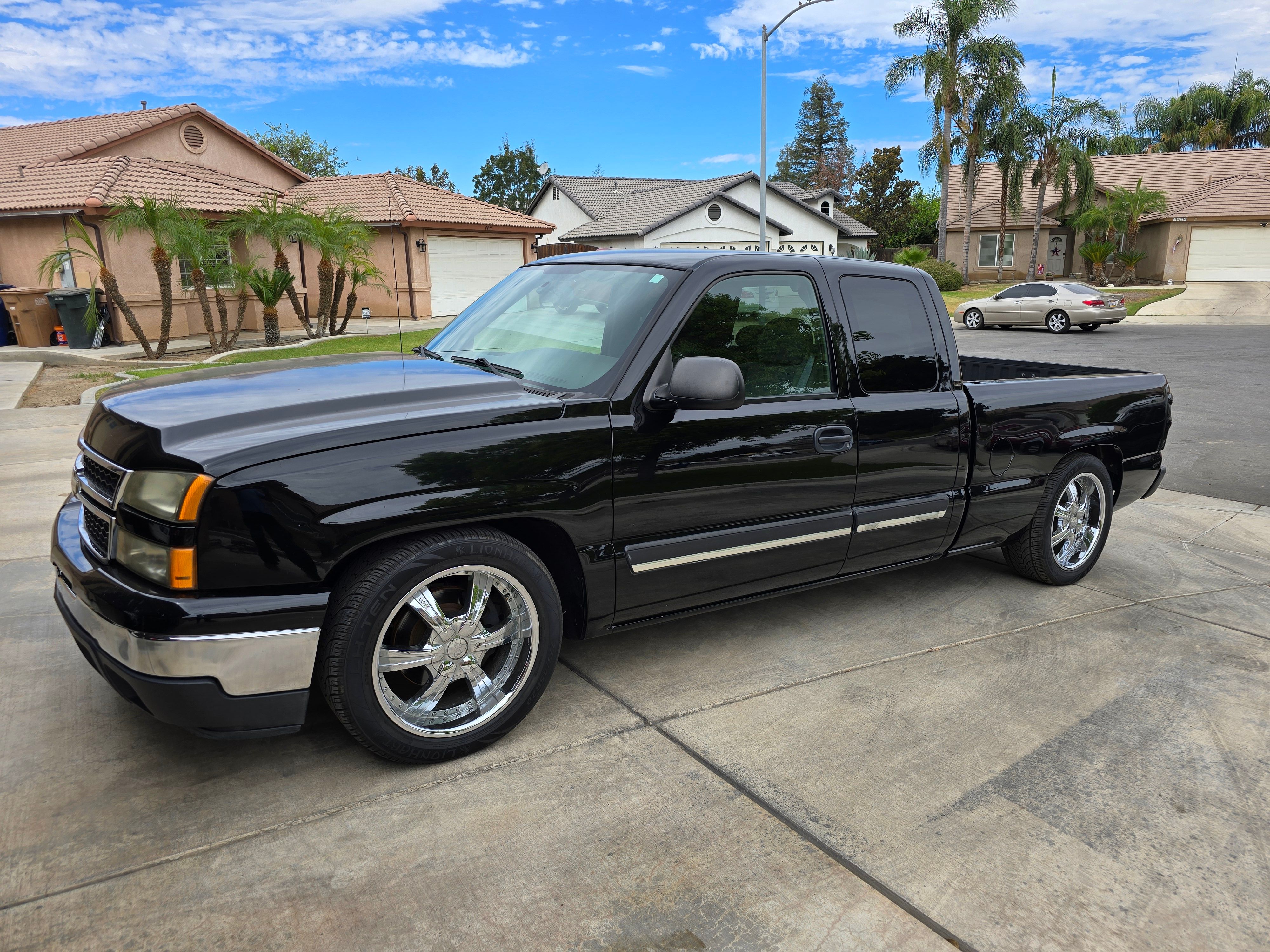 Used 2007 Chevrolet Silverado 1500 LT RWD image 1