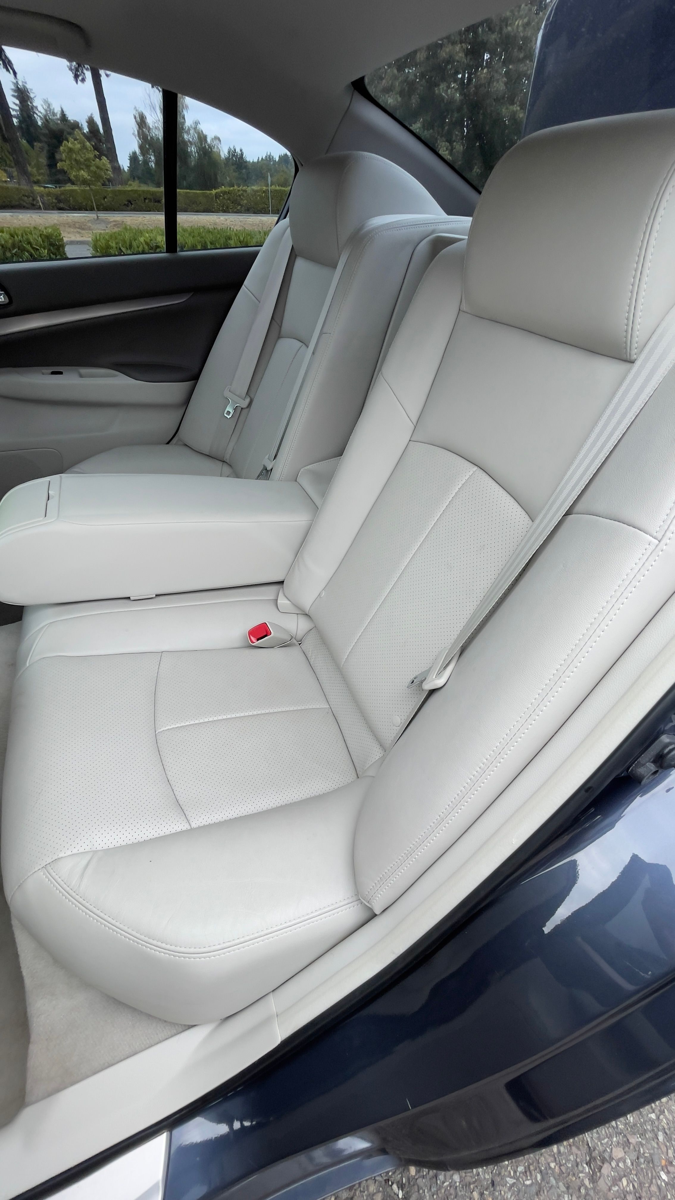 Used 2012 INFINITI G37 x Sedan w/ Premium Pkg AWD/4WD image 10